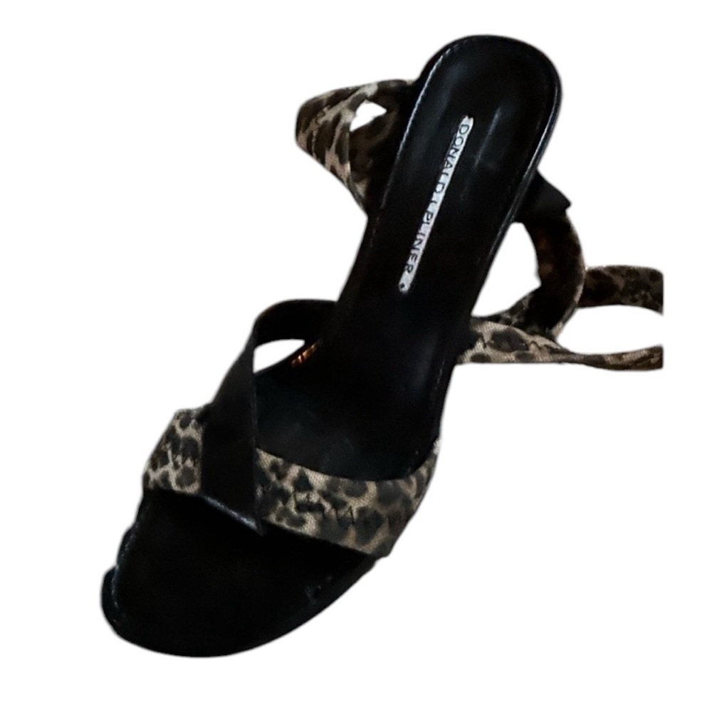 Donald J. Pliner Leopard Print 3”
Heels Sandal Ankle Strap Stunning in Size 81/2